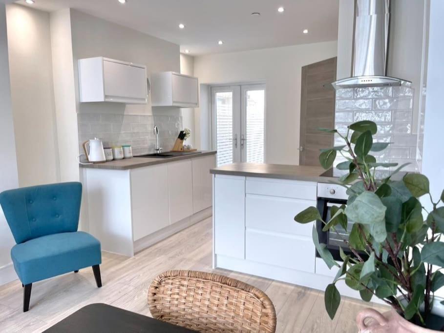 Luxury Porthcawl Large Spacious 2 Bedroom Apt, Garden, Prime Location Exterior foto
